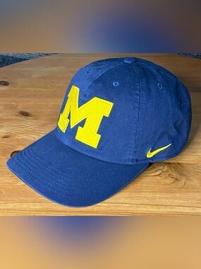 Nike Heritage 86 University of Michigan Wolverines NCAA Strapback Hat OSFA